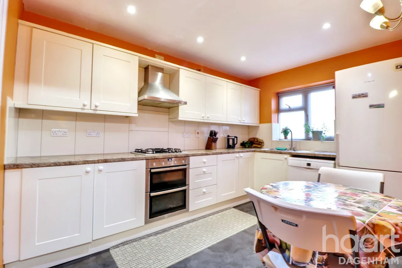 St Georges Road, Dagenham, RM9, photo 9