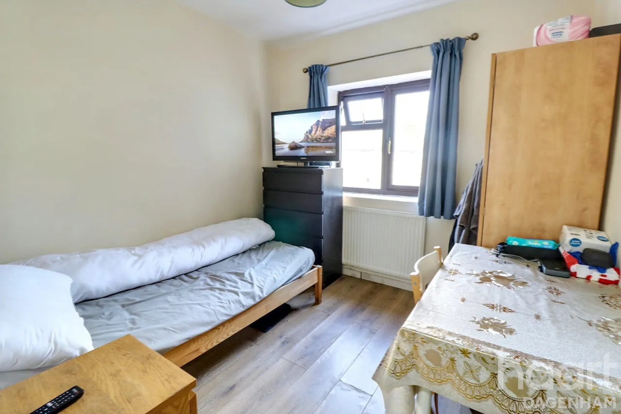 St Georges Road, Dagenham, RM9, photo 20