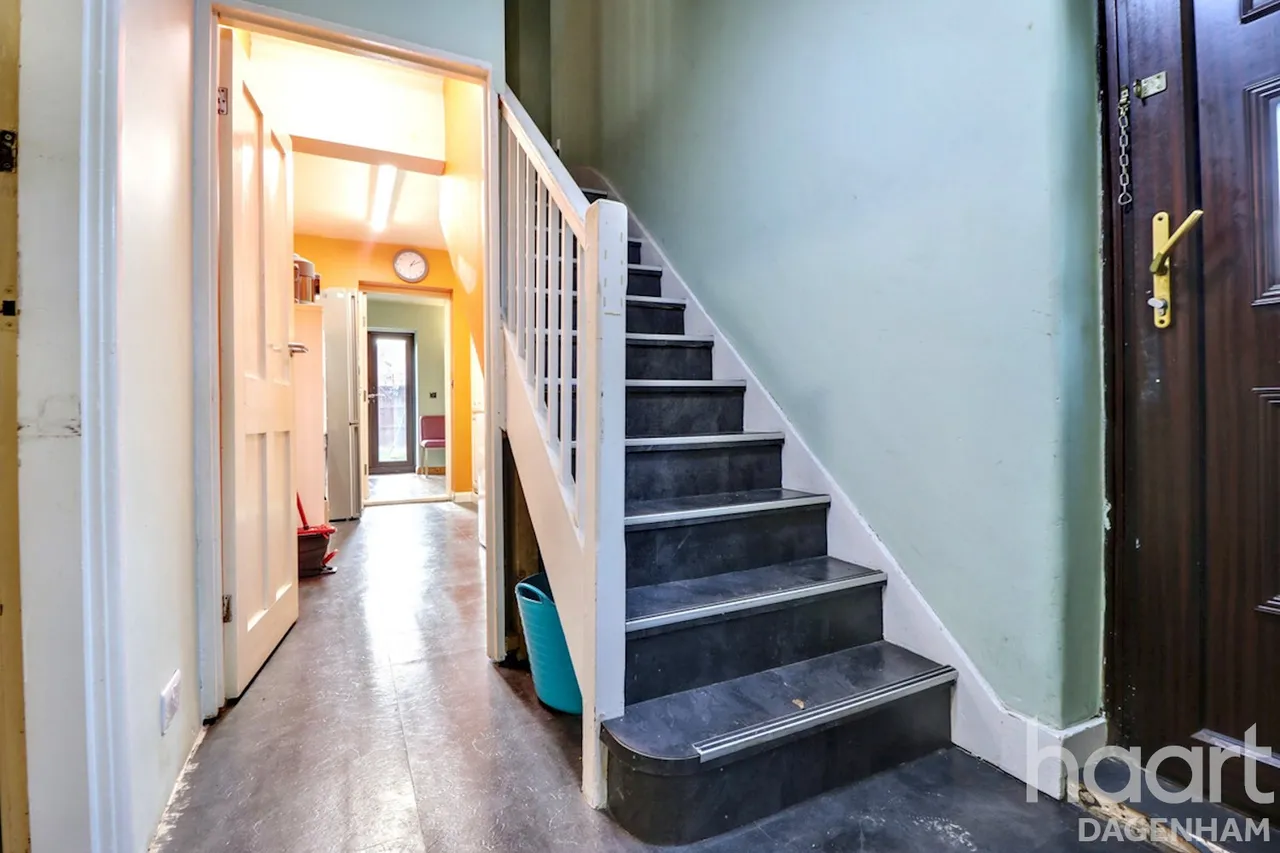 St Georges Road, Dagenham, RM9, photo 5