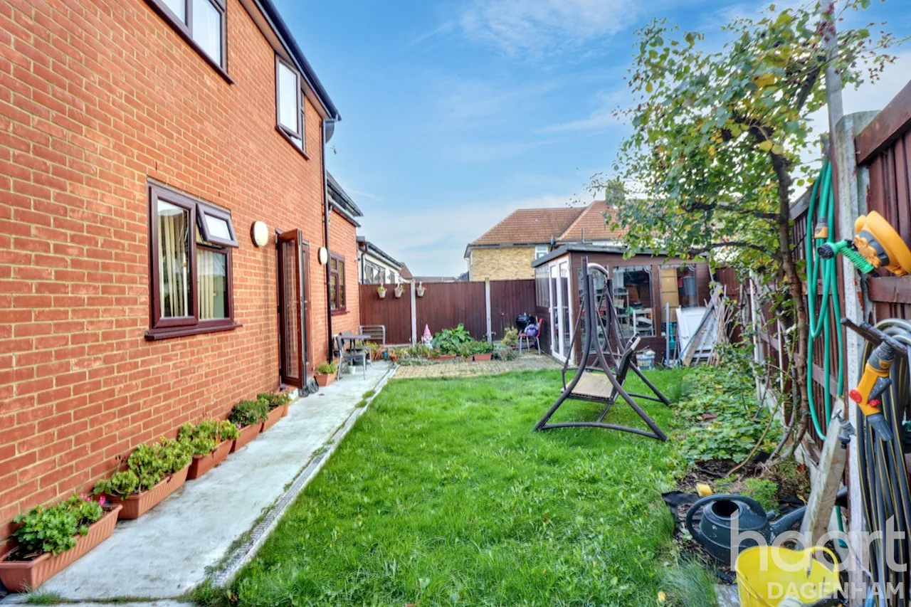 St Georges Road, Dagenham, RM9, photo 27