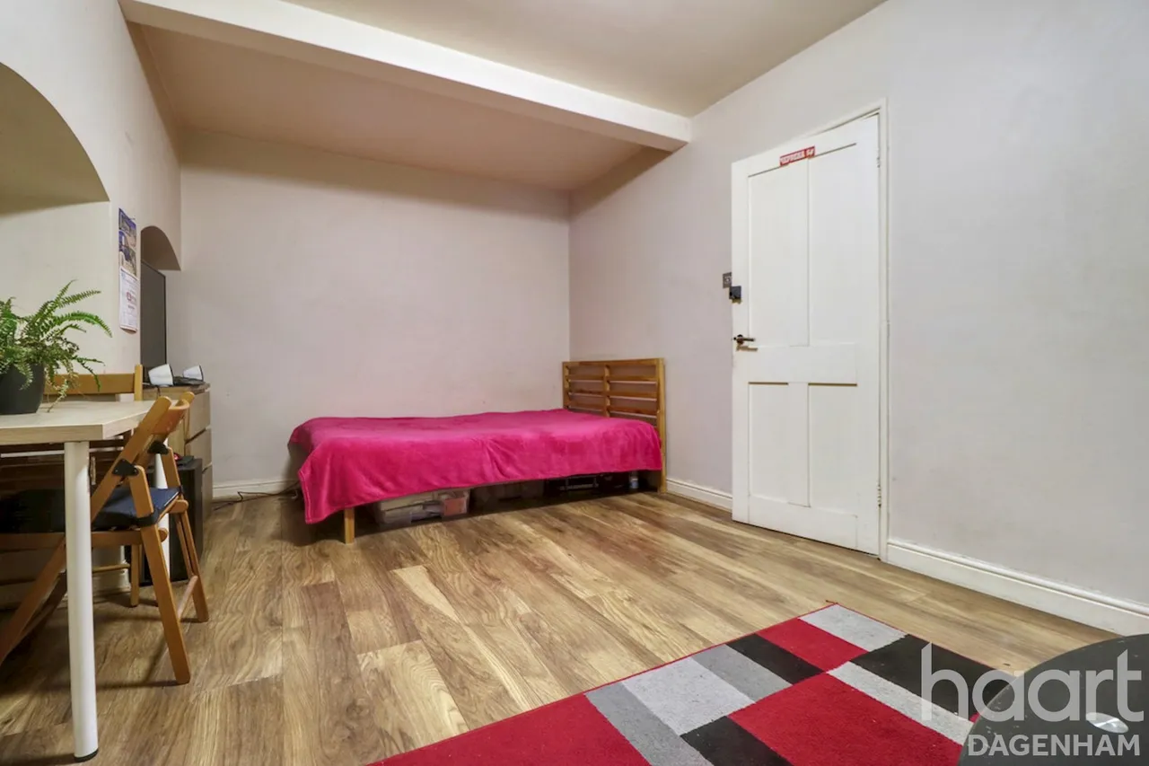 St Georges Road, Dagenham, RM9, photo 6
