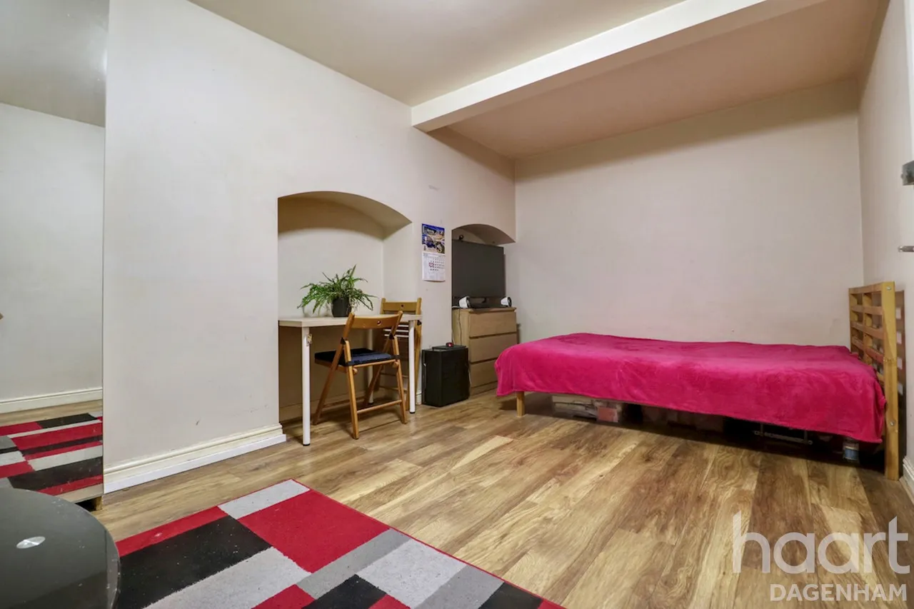 St Georges Road, Dagenham, RM9, photo 4