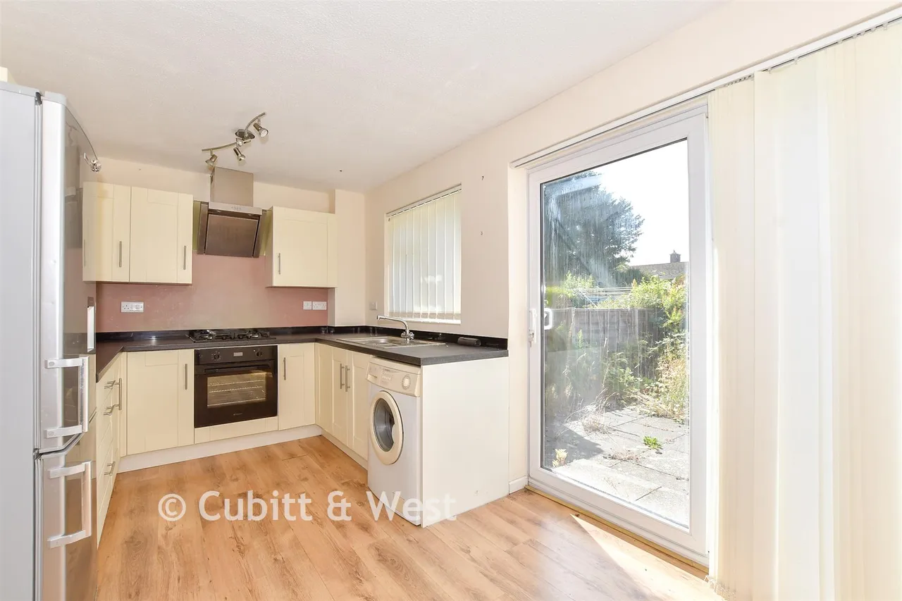 Glebelands, Pulborough, RH20, photo 3