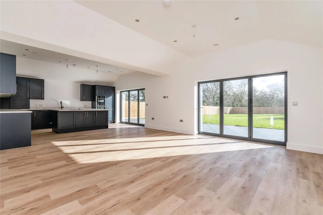 New Road, Little Burstead, Billericay, Essex, CM12, photo 2