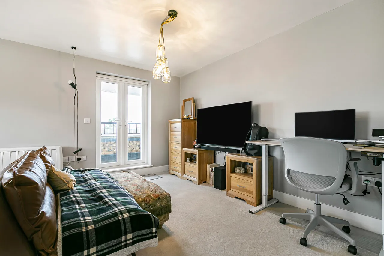 Staines Road West, Sunbury-on-Thames, TW16, photo 6