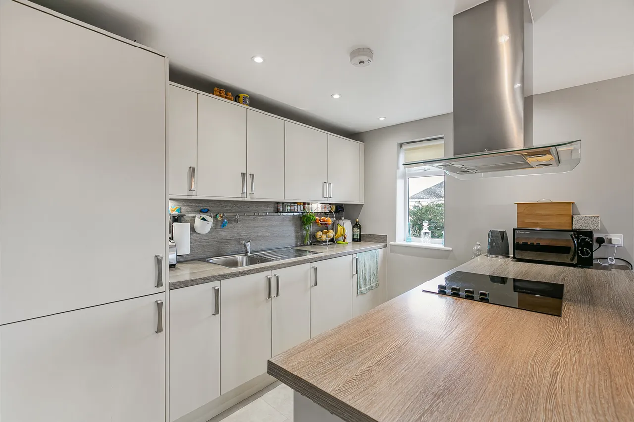 Staines Road West, Sunbury-on-Thames, TW16, photo 4