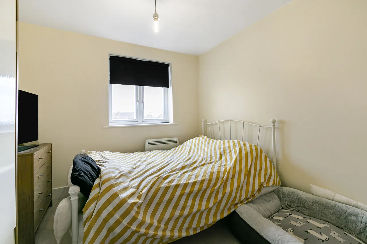 Staines Road West, Sunbury-on-Thames, TW16, photo 8
