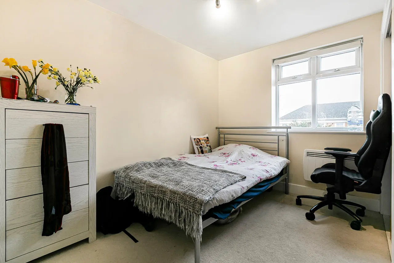 Staines Road West, Sunbury-on-Thames, TW16, photo 7