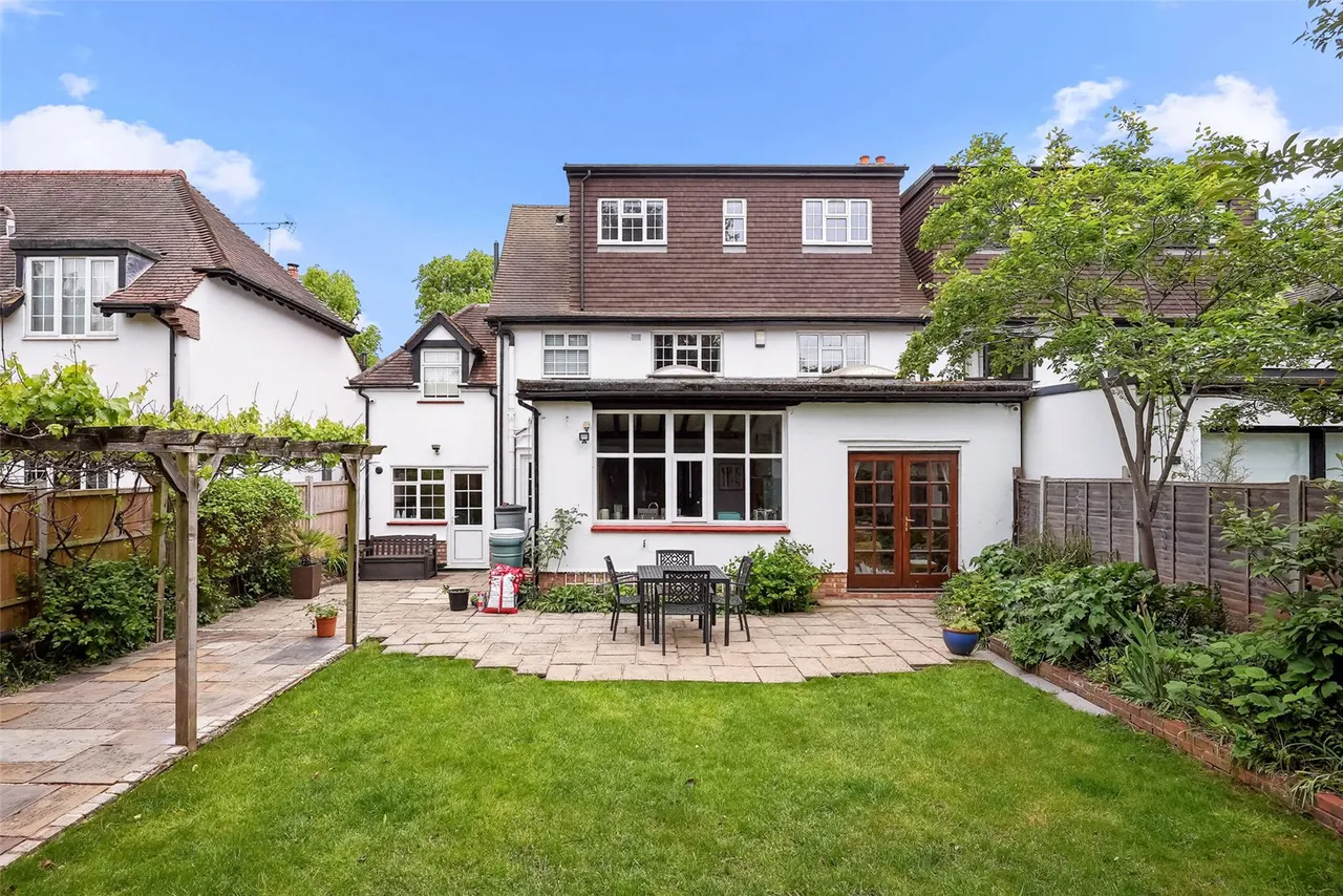 Courtlands Avenue, Hampton, TW12 3NT, photo 22