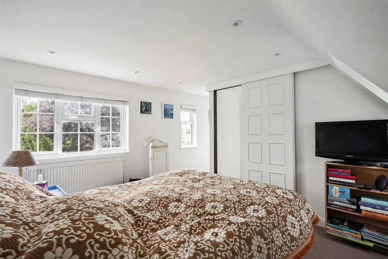 Courtlands Avenue, Hampton, TW12 3NT, photo 16