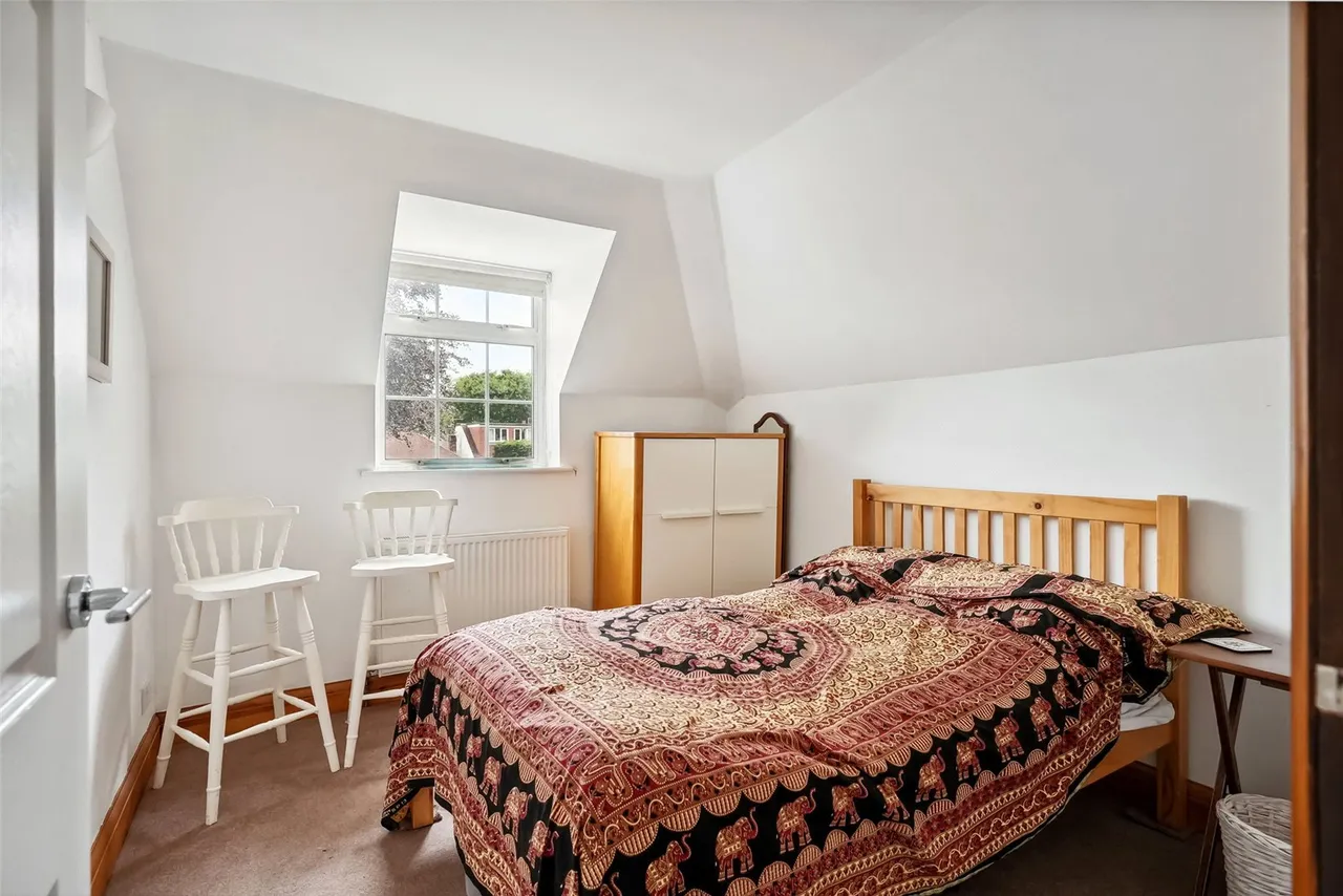 Courtlands Avenue, Hampton, TW12 3NT, photo 14