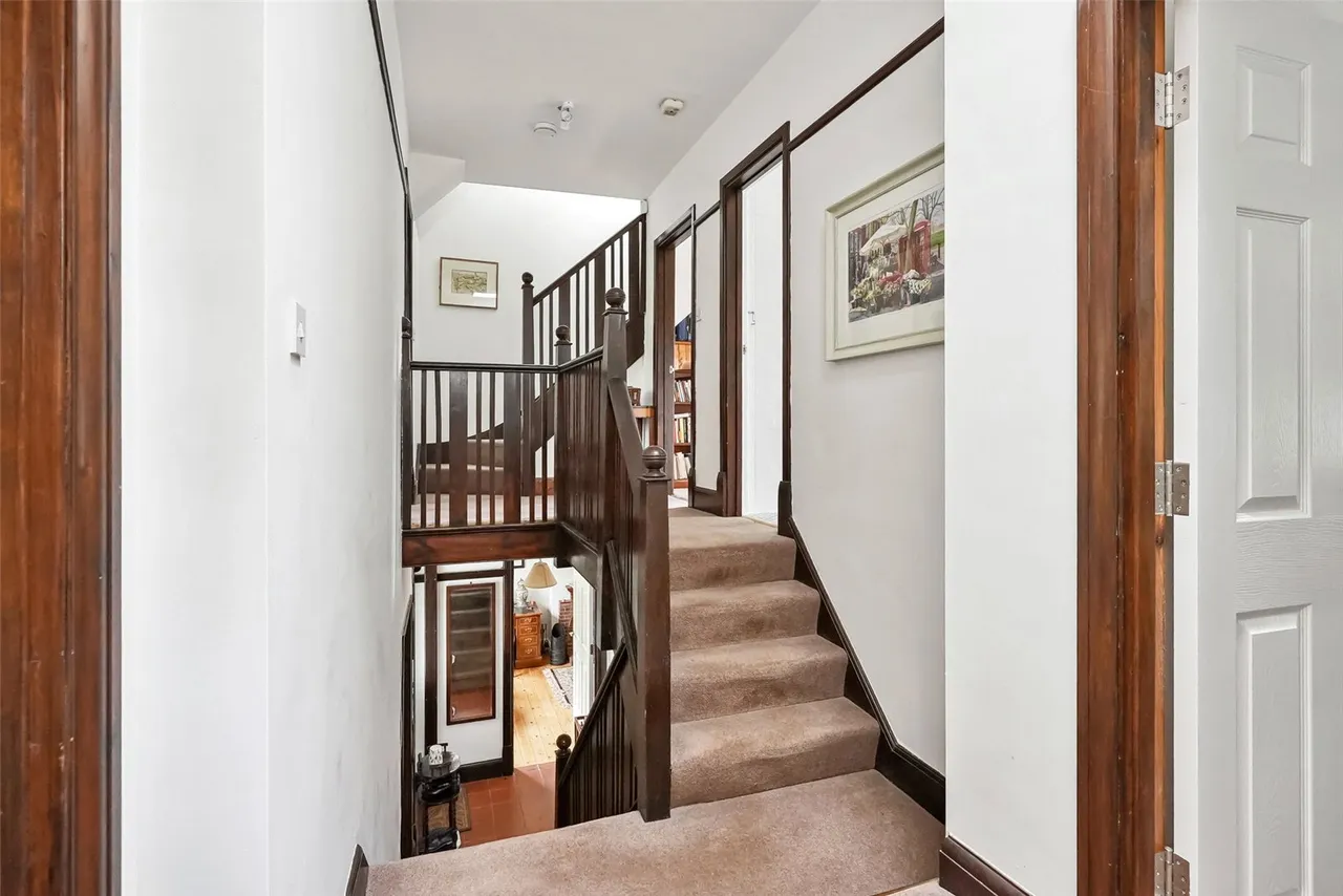 Courtlands Avenue, Hampton, TW12 3NT, photo 12