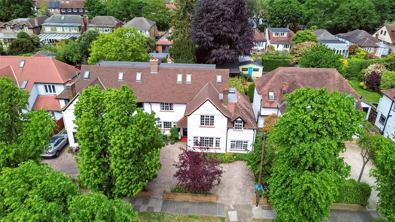 Courtlands Avenue, Hampton, TW12 3NT, photo 23
