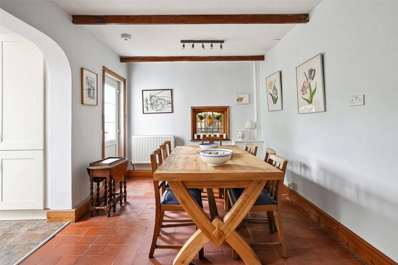 Courtlands Avenue, Hampton, TW12 3NT, photo 8