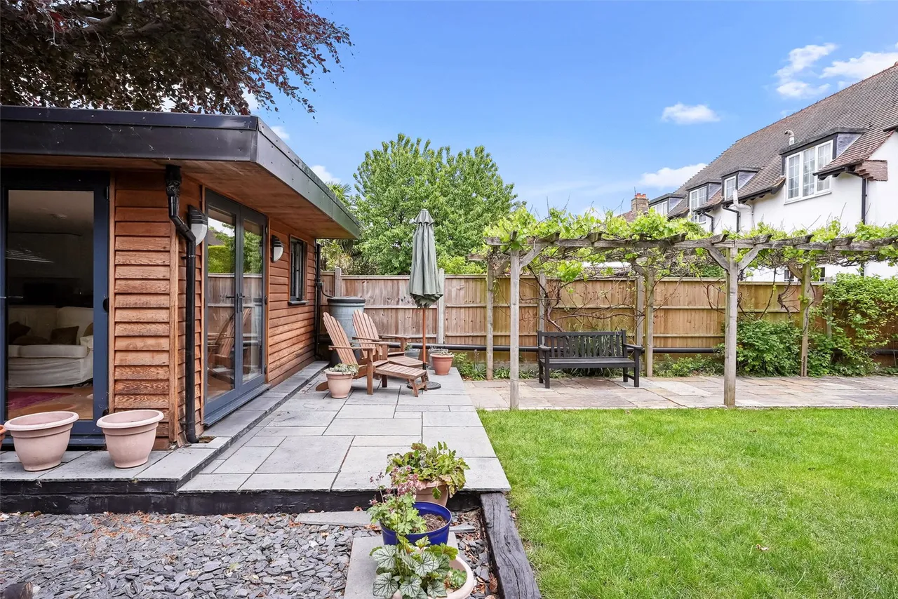 Courtlands Avenue, Hampton, TW12 3NT, photo 21
