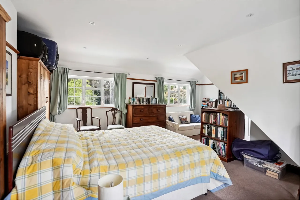 Courtlands Avenue, Hampton, TW12 3NT, photo 18
