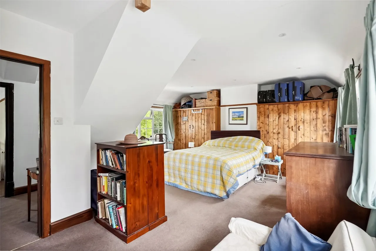 Courtlands Avenue, Hampton, TW12 3NT, photo 17