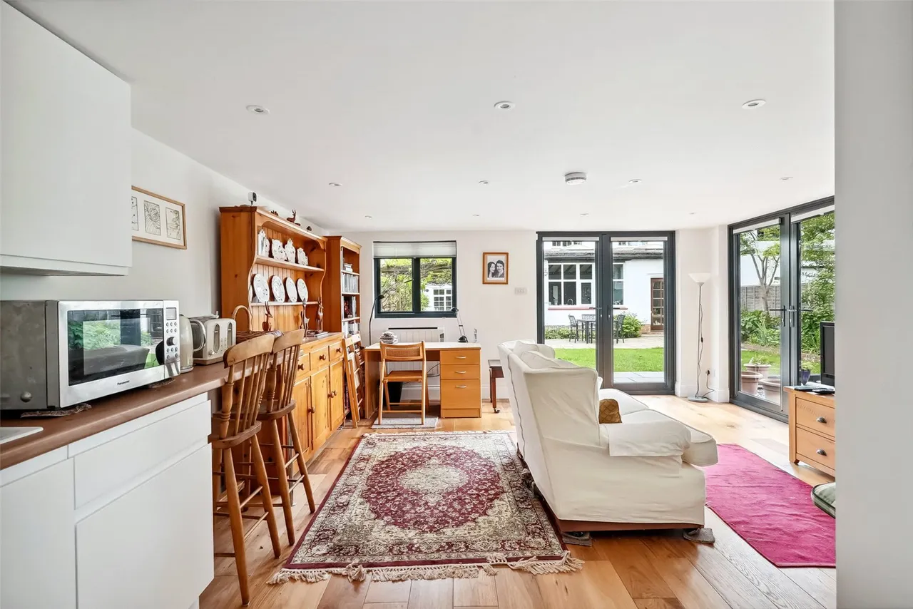 Courtlands Avenue, Hampton, TW12 3NT, photo 19