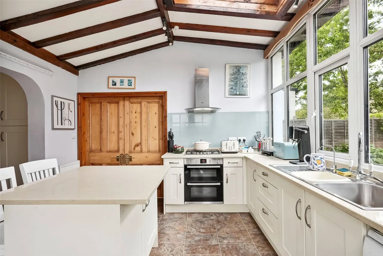 Courtlands Avenue, Hampton, TW12 3NT, photo 11