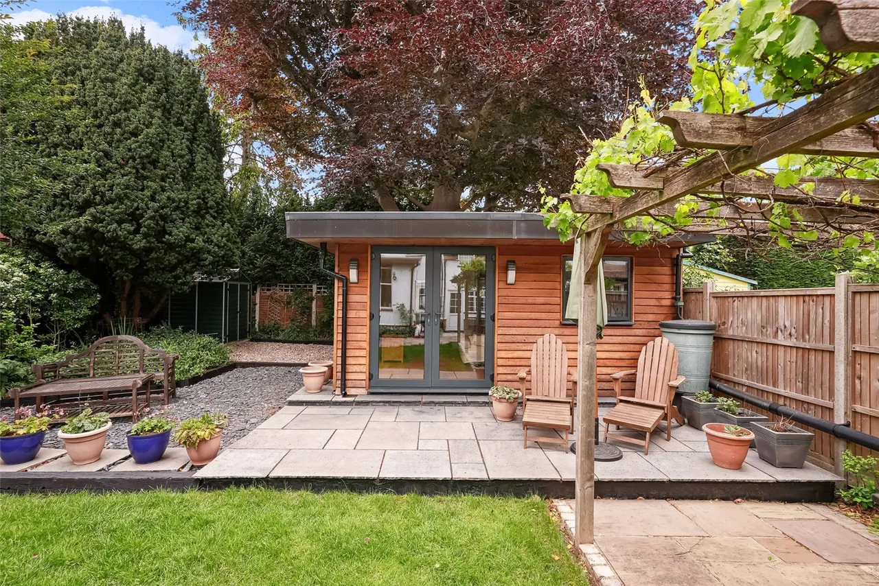 Courtlands Avenue, Hampton, TW12 3NT, photo 20