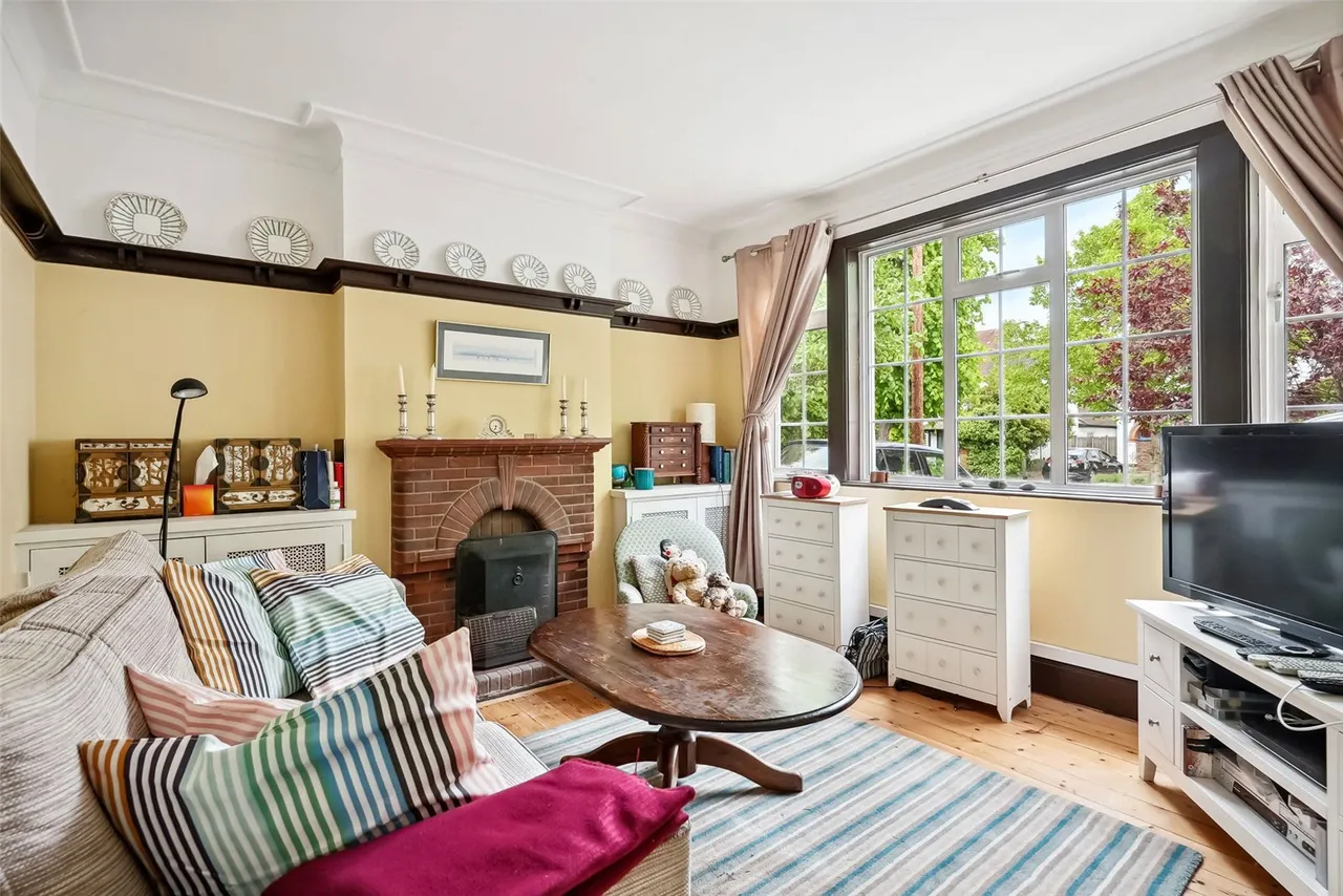Courtlands Avenue, Hampton, TW12 3NT, photo 4