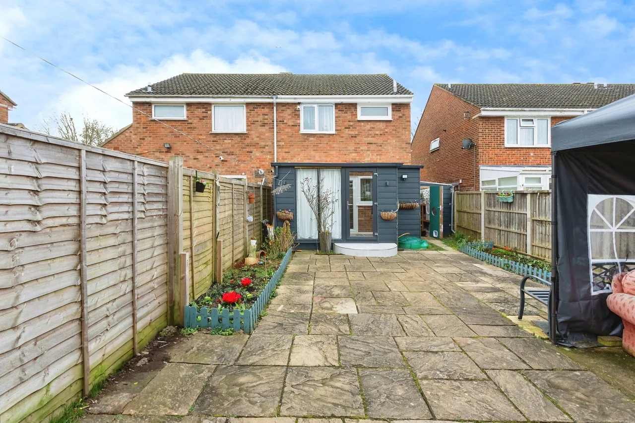 Harkness Close, Bletchley, Milton Keynes, Buckinghamshire, MK2, photo 14