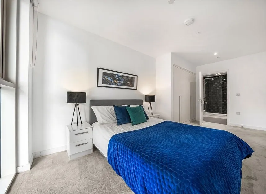 Royal Crest Avenue, Royal Wharf, E16, photo 11