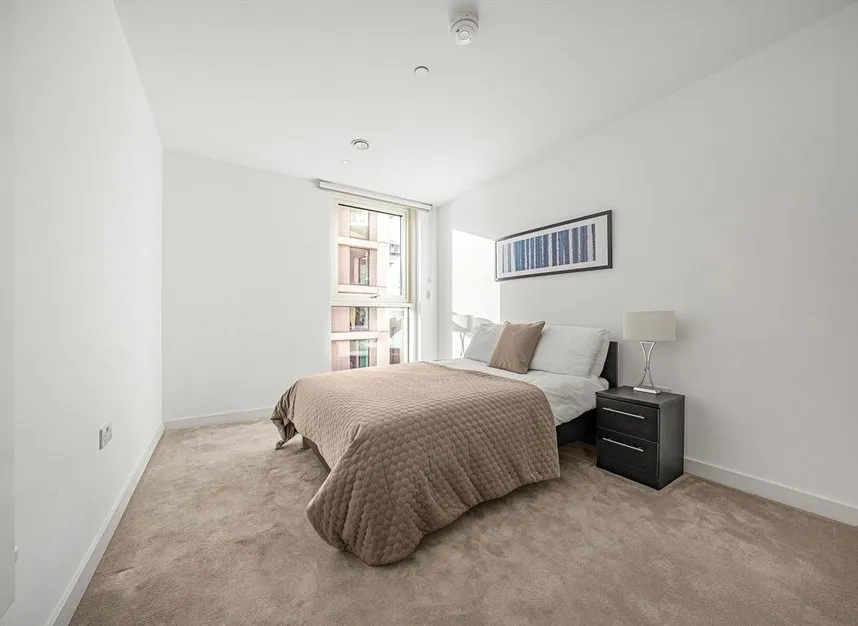 Royal Crest Avenue, Royal Wharf, E16, photo 12