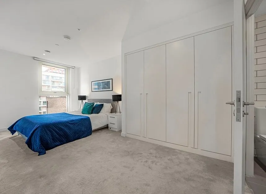 Royal Crest Avenue, Royal Wharf, E16, photo 10