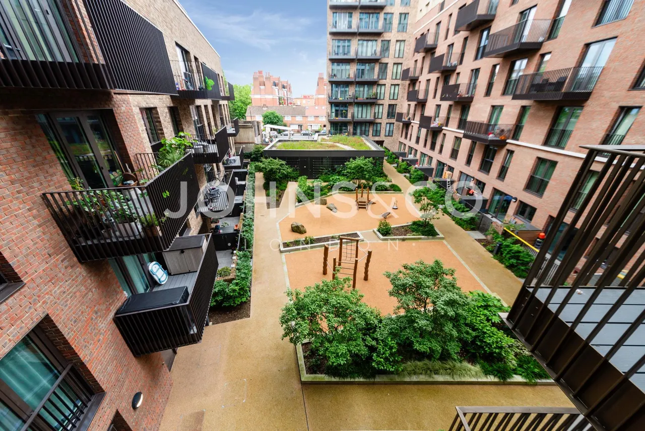 Bouchon Point, Silk District, E1, photo 16
