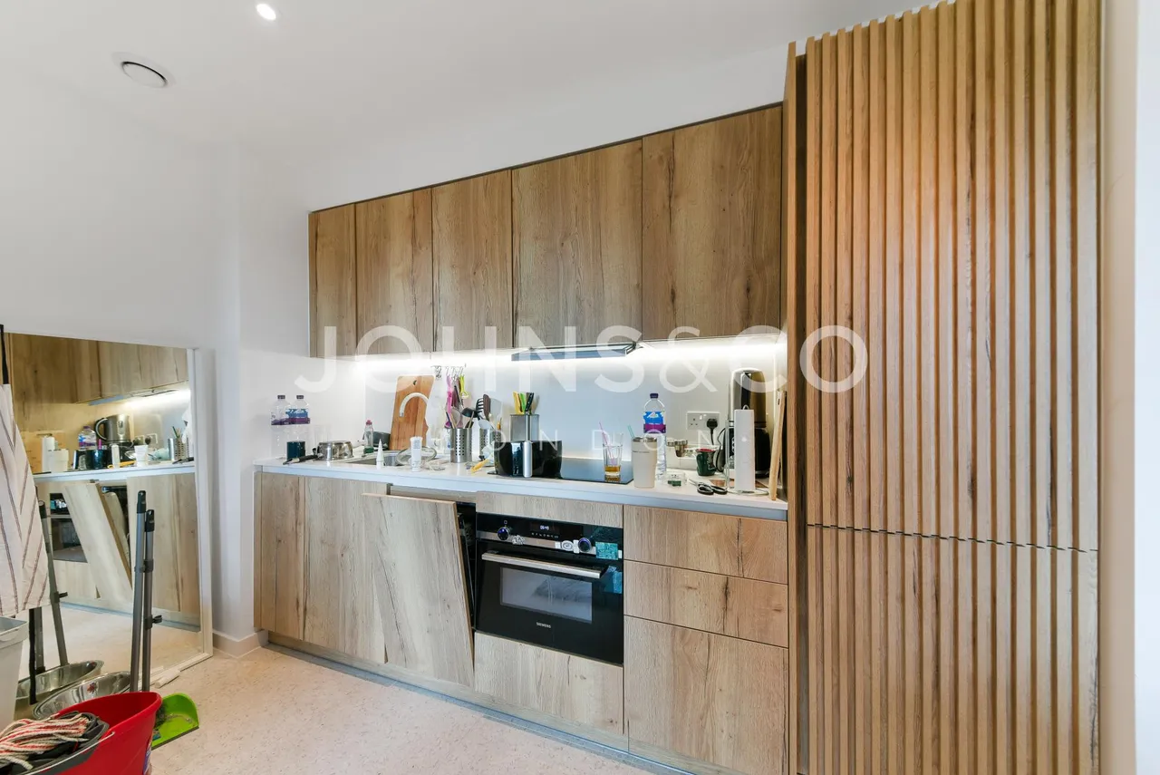 1 bed flat to rent, Bouchon Point, Silk District, E1
