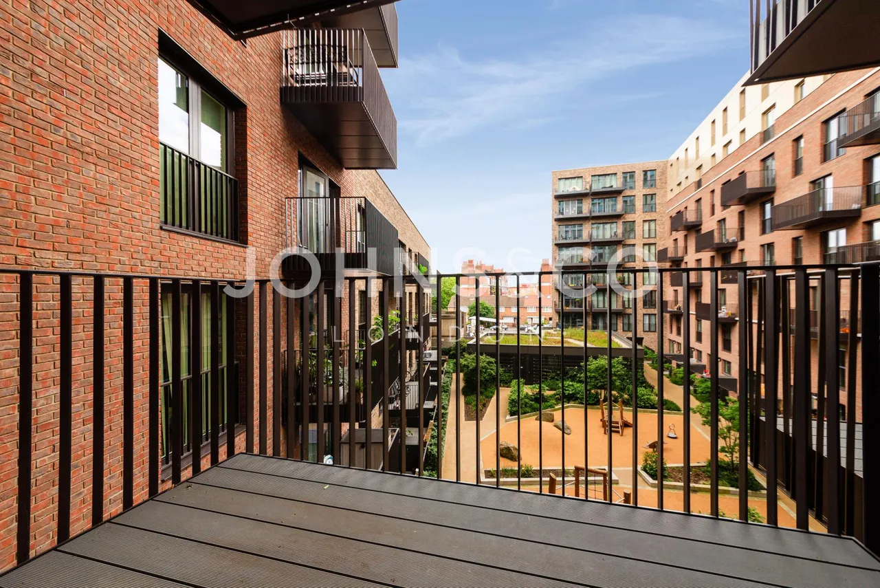 Bouchon Point, Silk District, E1, photo 15