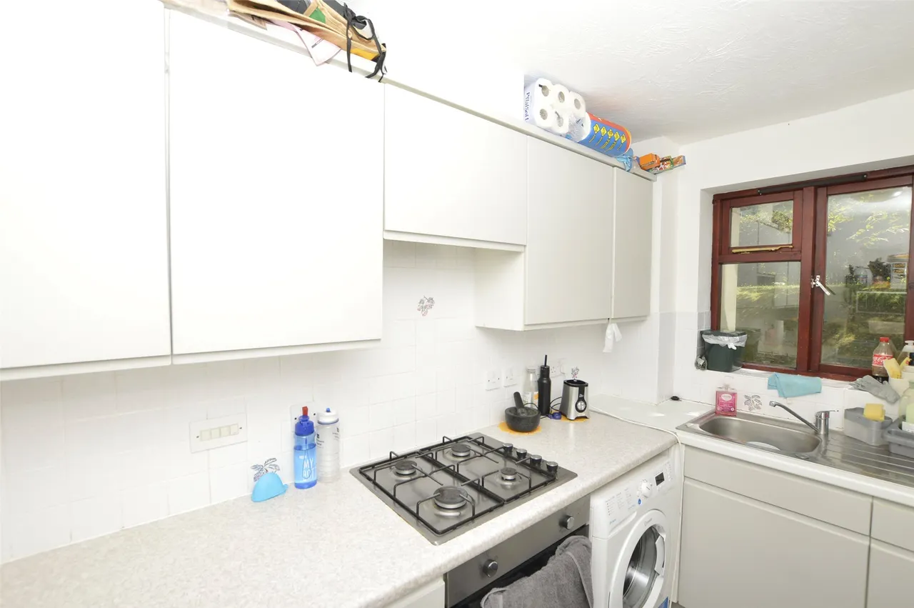 St. Annes Mount, Redhill, RH1 1AP, photo 8