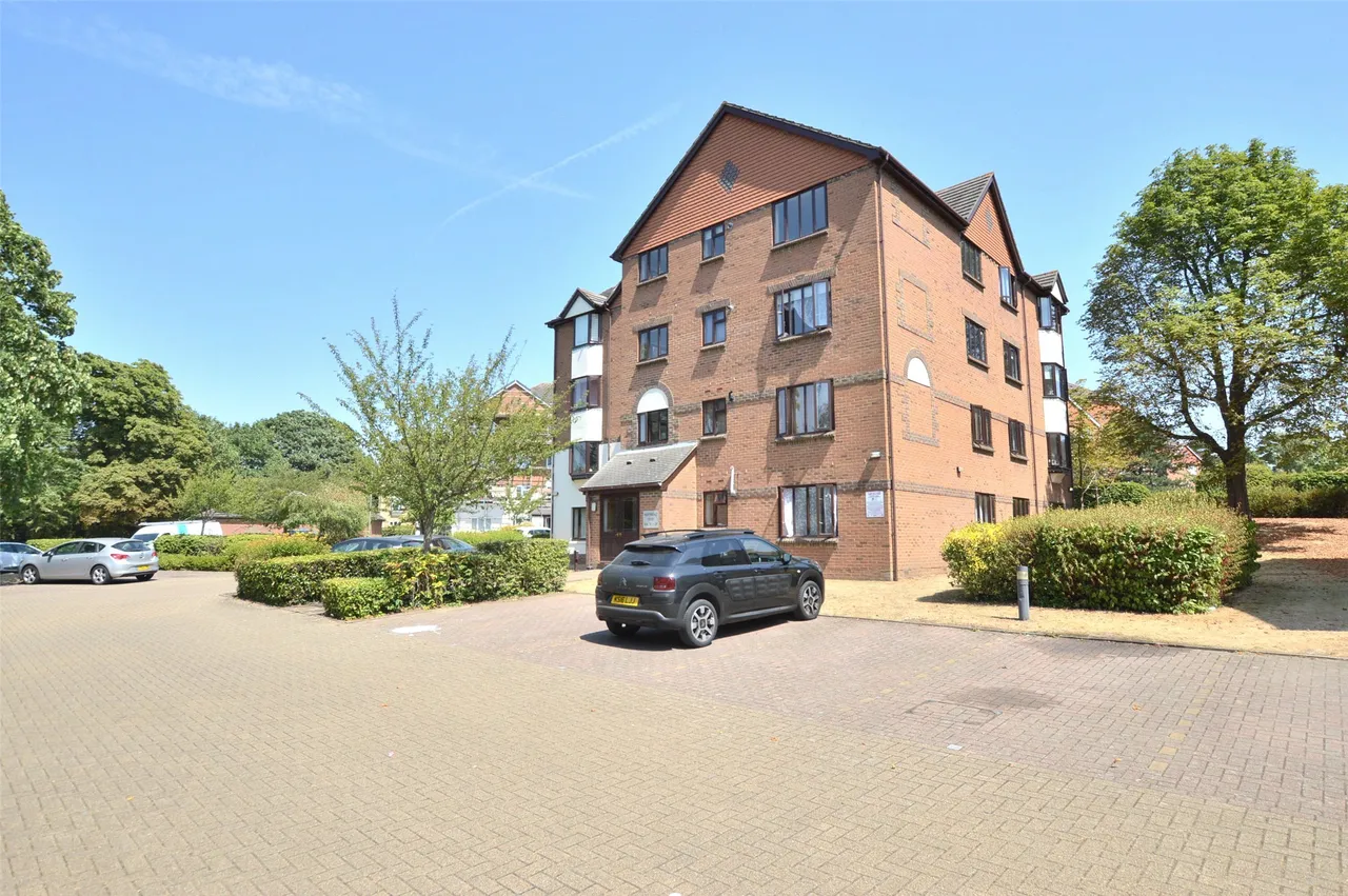 St. Annes Mount, Redhill, RH1 1AP, photo 9