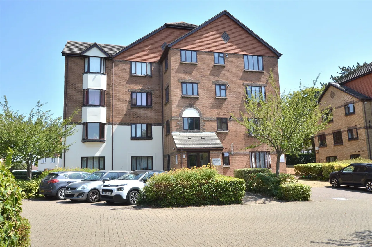 1 bed flat for sale — St. Annes Mount, Redhill, RH1 1AP