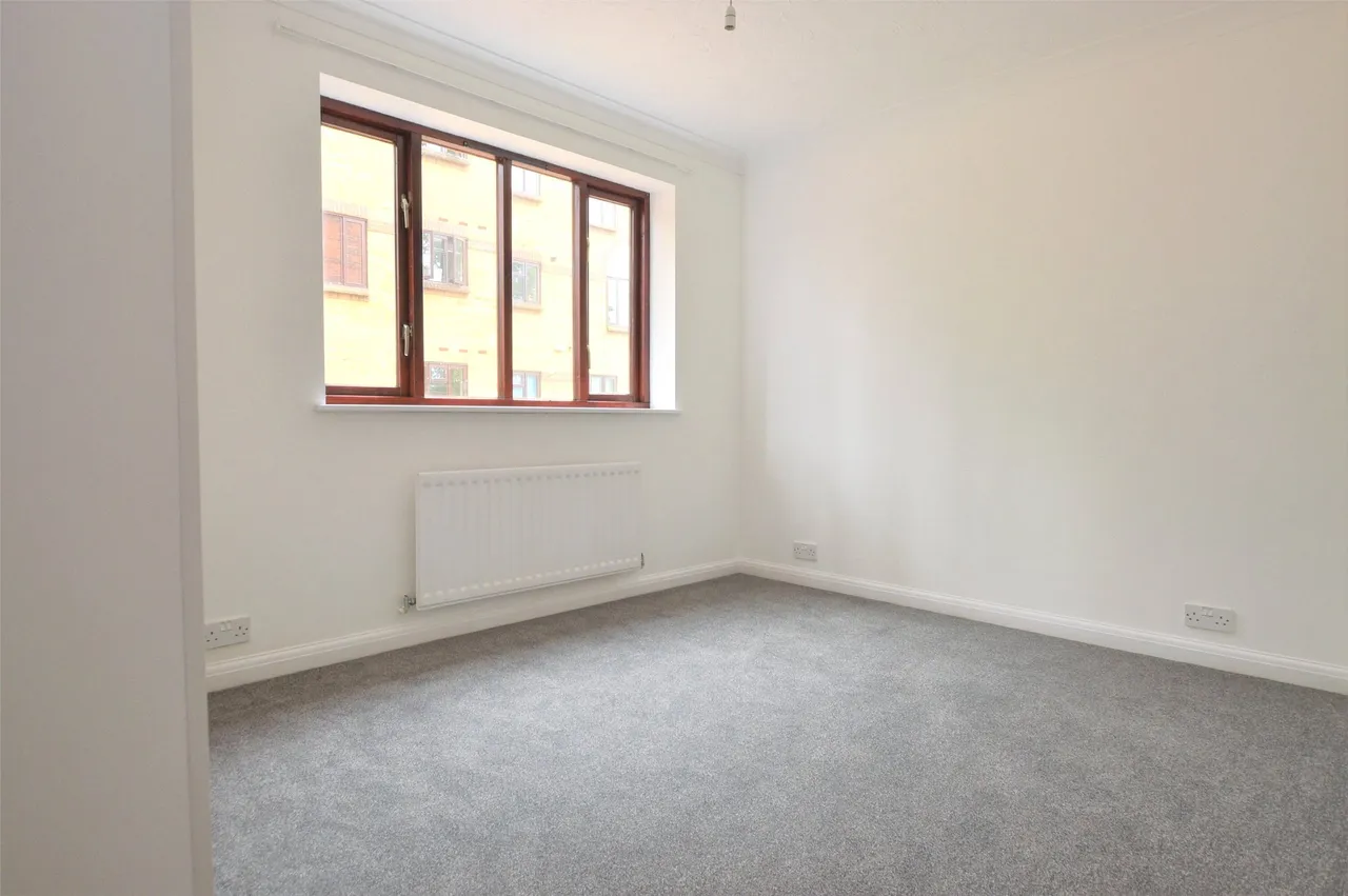 St. Annes Mount, Redhill, RH1 1AP, photo 5