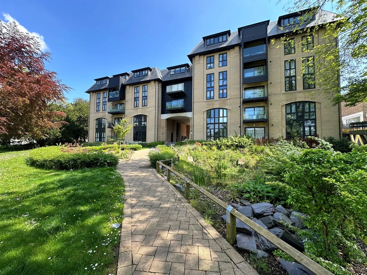 2 bed flat for sale — The Causeway, Great Baddow, Chelmsford
