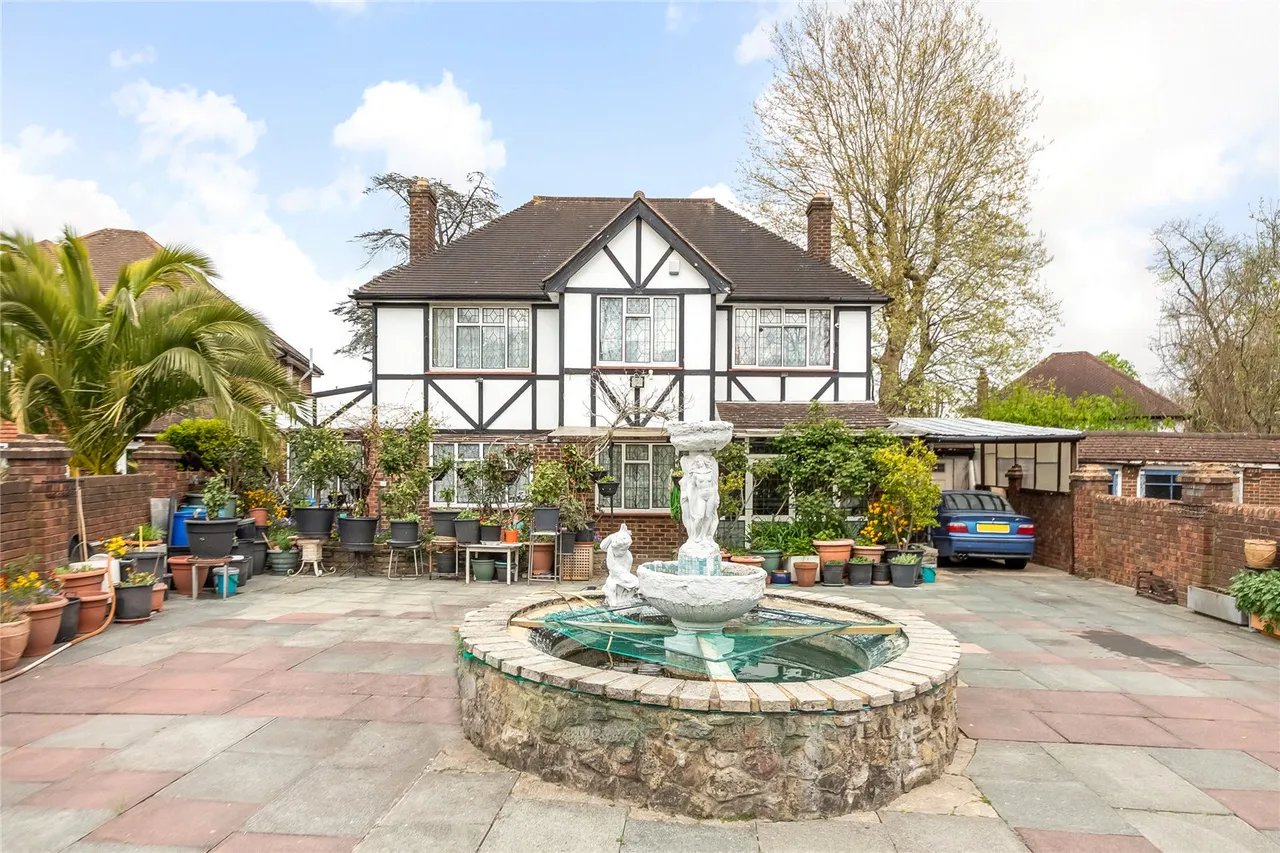 4 bed house for sale, Lancaster Road, London, SE25