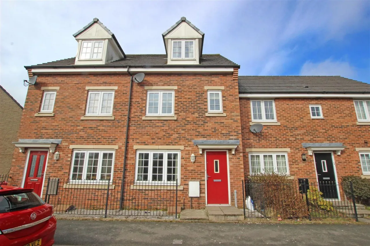 3 bed house to rent — Gifford Way, Darwen, BB3 3BF