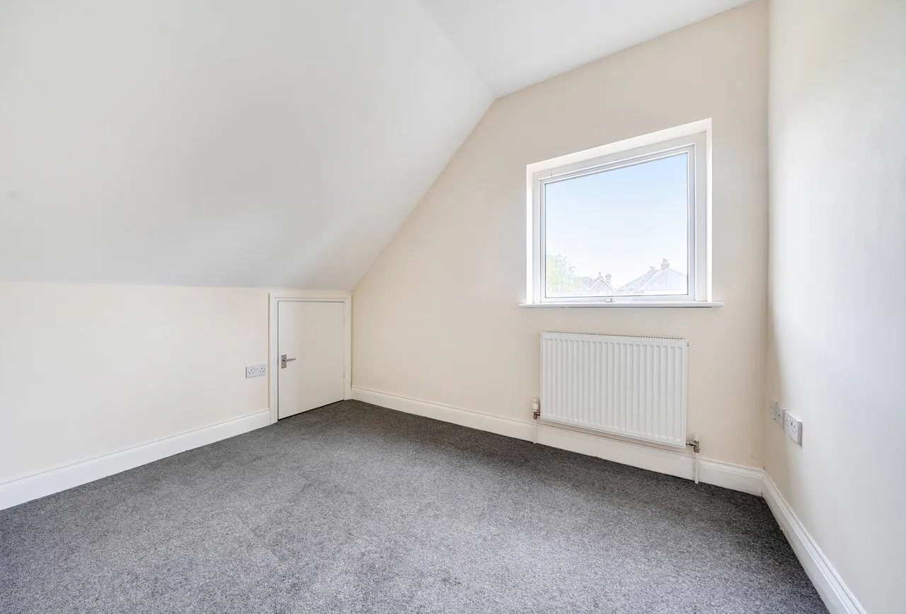 Church Road, Horley, RH6 8AB, photo 18
