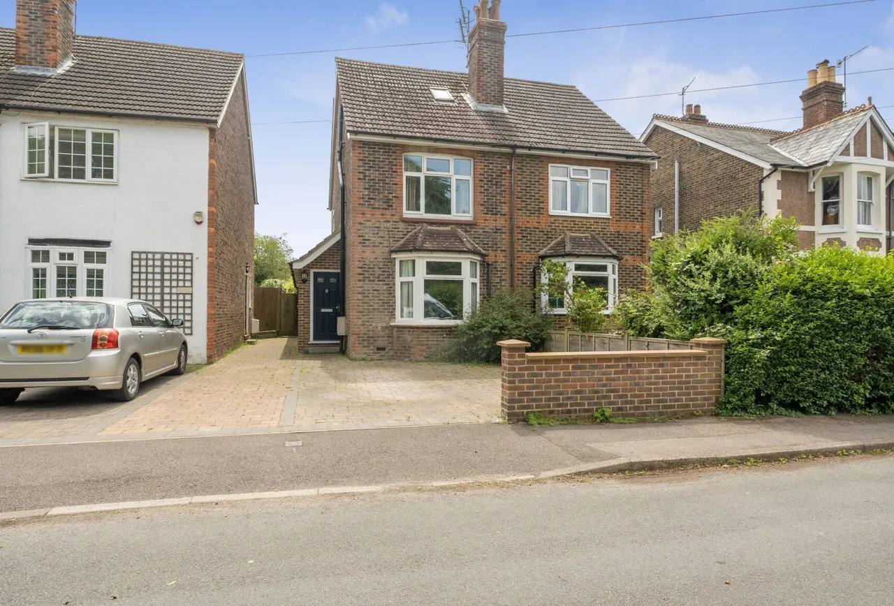 3 bed house for sale — Church Road, Horley, RH6 8AB