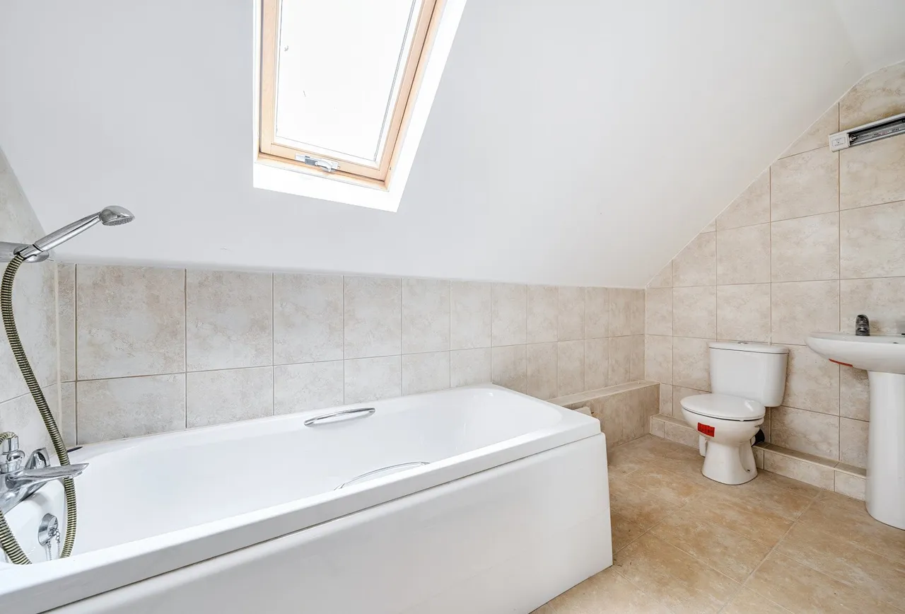 Church Road, Horley, RH6 8AB, photo 13