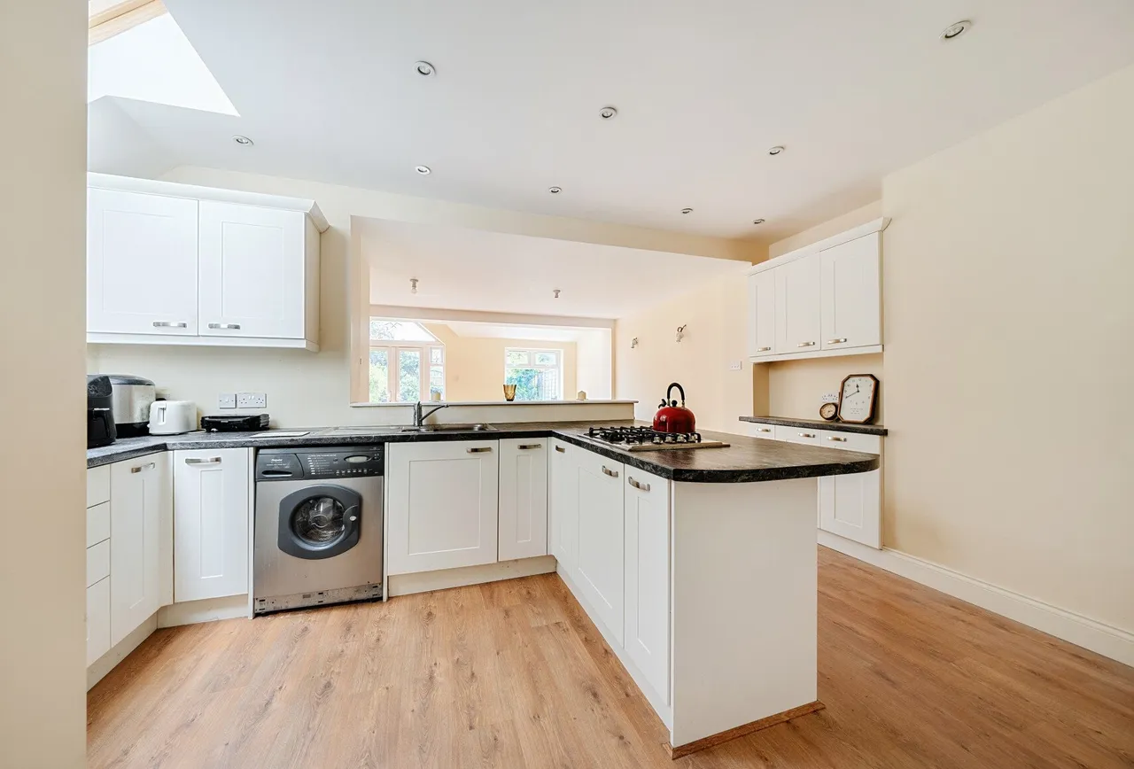 Church Road, Horley, RH6 8AB, photo 3