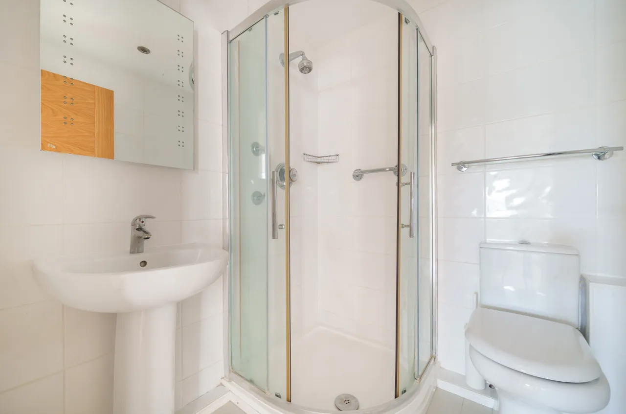 Frensham Road, Farnham, GU9, photo 8