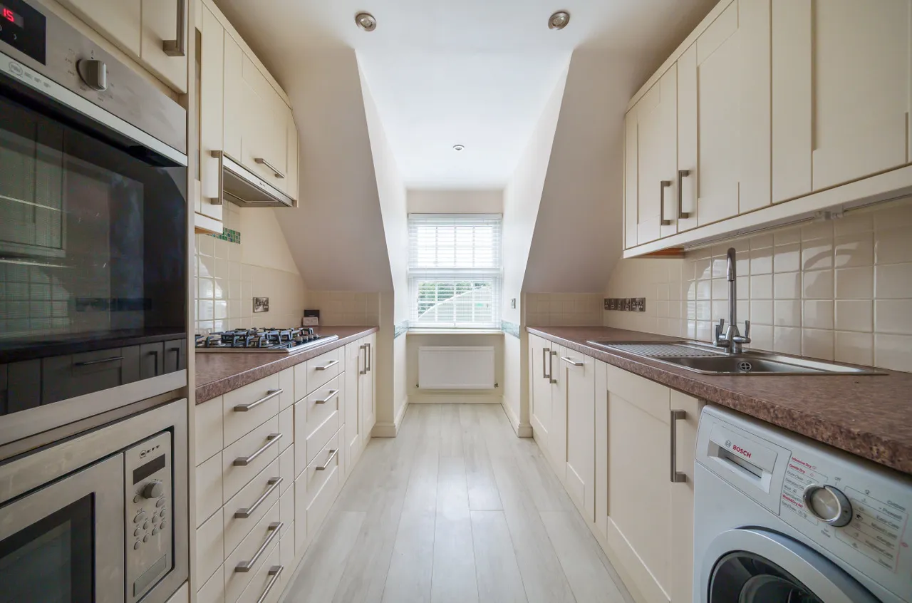 Frensham Road, Farnham, GU9, photo 2