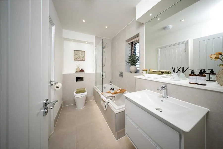 London Road, RG12, photo 8