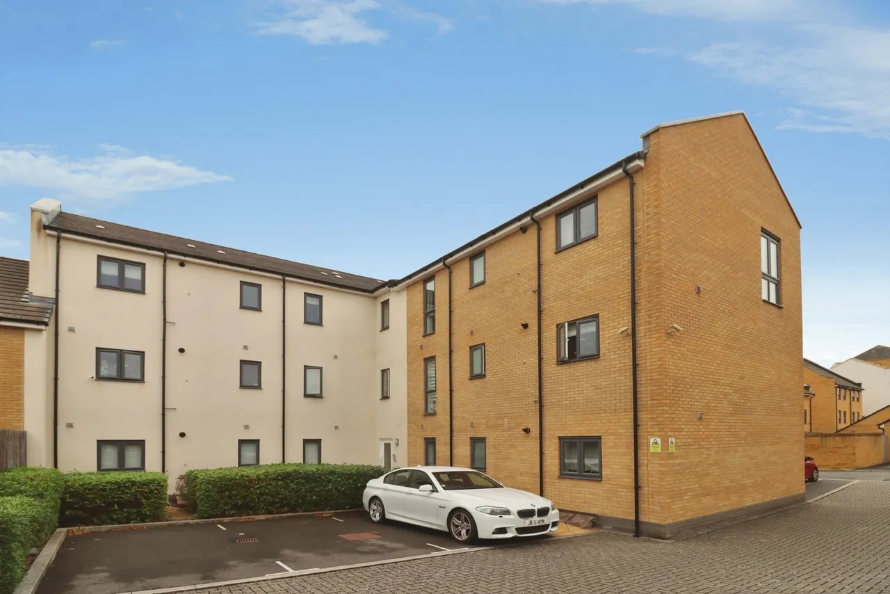 2 bed flat for sale — Square Leaze, BRISTOL, BS34