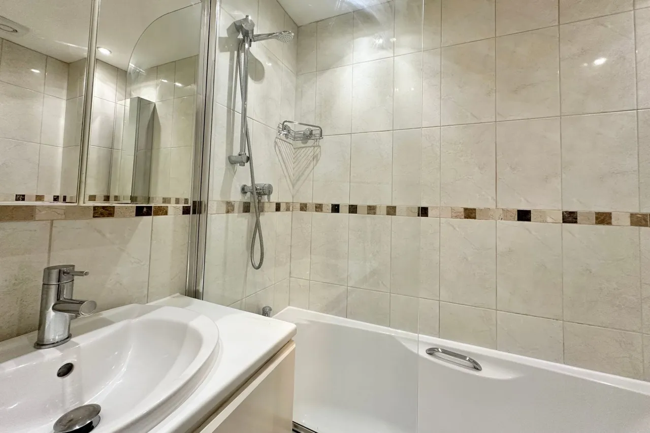 Barrards Way, Seer Green, HP9, photo 13