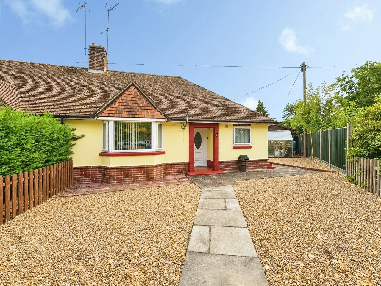 2 bed house for sale, Stilwell Close, Yateley, GU46