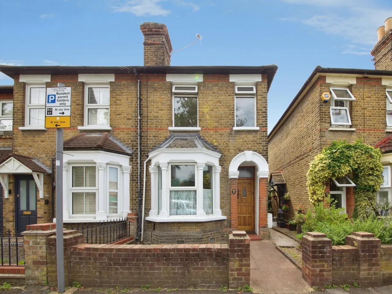 2 bed house for sale — Cotleigh Road, Romford, RM7